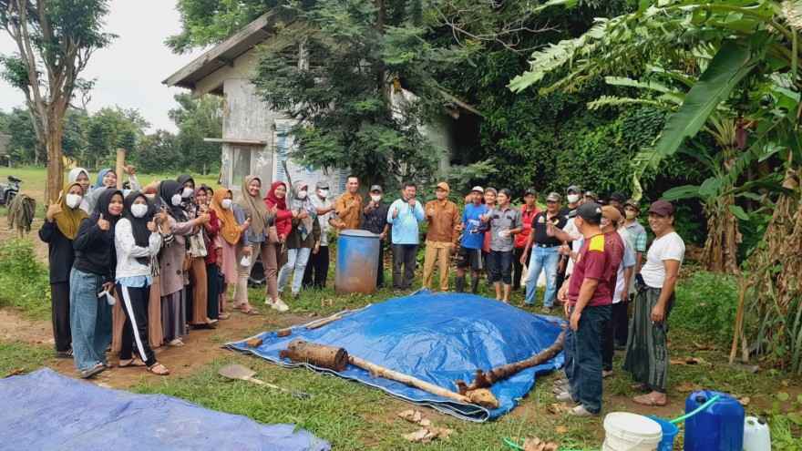 PROGRAM PELATIHAN TEKNIK PEMBUATAN DAN PENGOLAHAN PUPUK ORGANIK OLEH PEMERINTAH DESA SUNGAITELUK – Copy