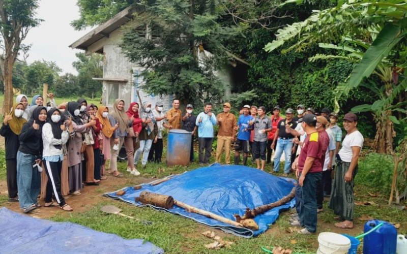 PROGRAM PELATIHAN TEKNIK PEMBUATAN DAN PENGOLAHAN PUPUK ORGANIK OLEH PEMERINTAH DESA SUNGAITELUK – Copy